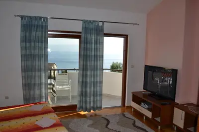 TV i/ili zabavni centar u objektu Apartments Karlo