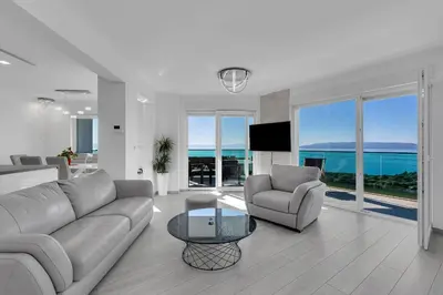 TV i/ili zabavni centar u objektu Exclusive Penthouse Big Blue with private Jacuzzi