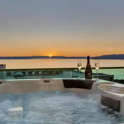Exclusive Penthouse Big Blue with private Jacuzzi