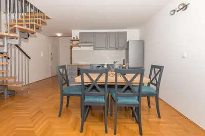 Kuhinja ili čajna kuhinja u objektu Deluxe 3 bedroom apartment with sea view