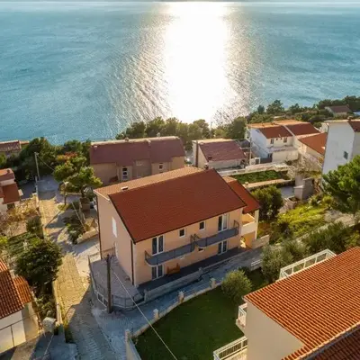 Family-friendly apartments with swimming pool Stanici