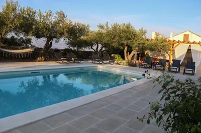 Bazen u objektu Stone Villa Olea ili u blizini