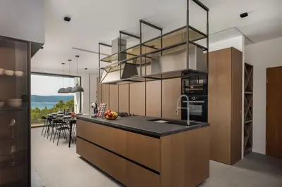 Kuhinja ili čajna kuhinja u objektu Wind Rose Wellness Villas, Villa Maestral