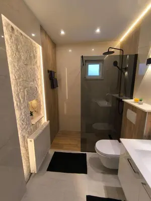 Kupaonica u objektu Villa Milena with heated pool and jacuzzi