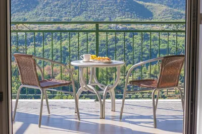 Pogled na planine ili pogled na planine iz vila