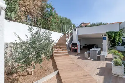 Balkon ili terasa u objektu Luxury apartment with shared pool patio & sea view