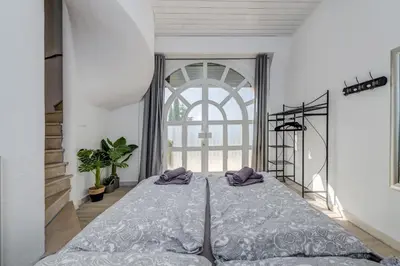 Krevet ili kreveti u jedinici u objektu Luxury apartment with shared pool patio & sea view