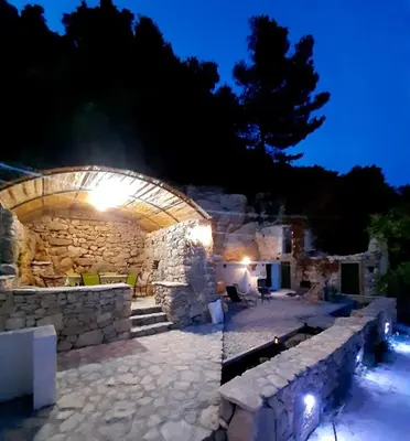 Bazen u objektu Kuća za odmor Leptirić ili u blizini