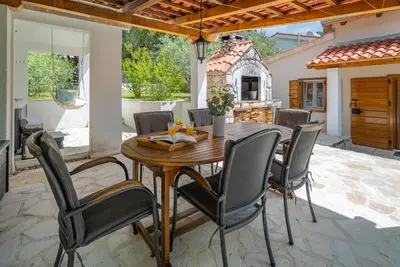 Popločani dio dvorišta ili vanjski dio objekta Villa Zoro 3-bedroom villa with private pool and amazing panorama