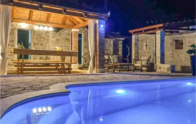 Bazen u objektu 1 Bedroom Stunning Home In Postira ili u blizini