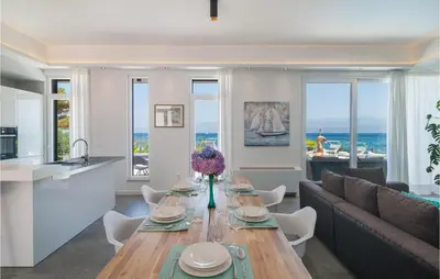 TV i/ili zabavni centar u objektu Luxurious Home In Sutivan