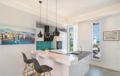 Kuhinja ili čajna kuhinja u objektu Luxurious Home In Sutivan