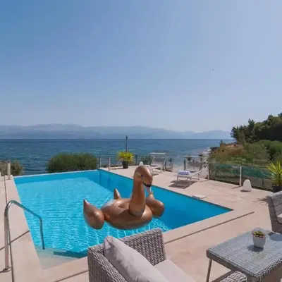 Luxurious Home In Sutivan