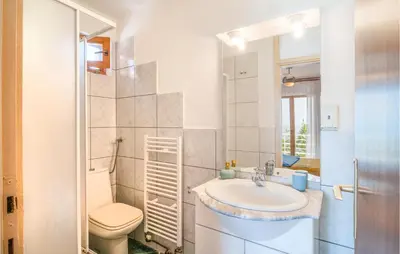 Kupaonica u objektu Beautiful Home In Supetar