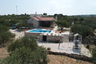 Bazen u objektu Holiday home Glavica ili u blizini
