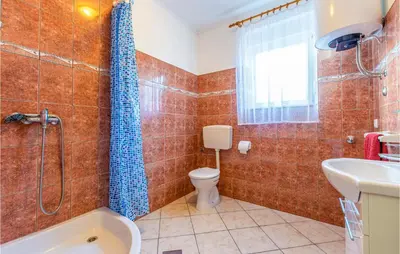 Kupaonica u objektu Awesome Apartment In Duce With Wifi