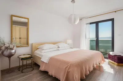 Krevet ili kreveti u jedinici u objektu Villa Allegra with 32msq heated pool, 300m far from sandy beaches, open sea view
