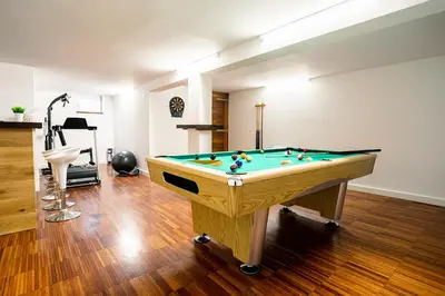 Stol za biljar u objektu Apartman Aqua