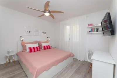 Krevet ili kreveti u jedinici u objektu Two Flowers Luxury Apartment