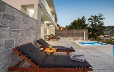 Bazen u objektu Gorgeous Home In Srinjine ili u blizini