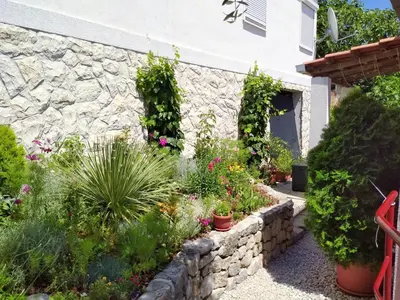 Vrt u objektu Cheerful two bedroom cottage with panoramic view in Celina