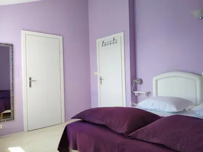 Krevet ili kreveti u jedinici u objektu Cheerful two bedroom cottage with panoramic view in Celina