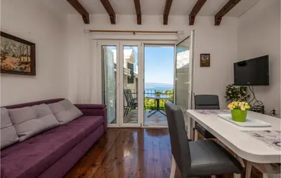 TV i/ili zabavni centar u objektu 2 Bedroom Gorgeous Home In Baska Voda