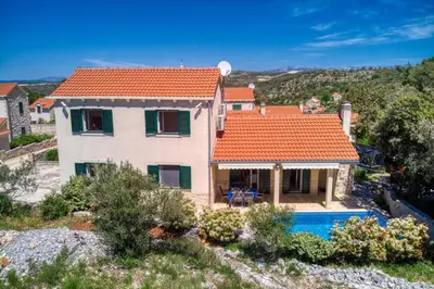 Bazen u objektu Villa SAN with heated pool, traditional surroundings, 3-bedrooms ili u blizini