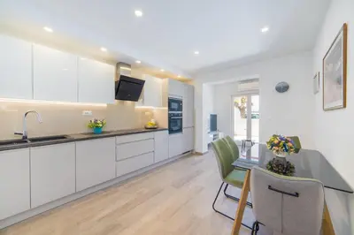 Kuhinja ili čajna kuhinja u objektu Apartments LaLu