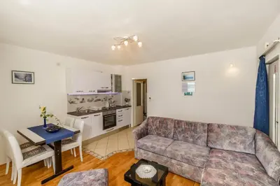 Kuhinja ili čajna kuhinja u objektu Apartment in Pisak with sea view, terrace, air conditioning, W-LAN 102-2