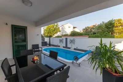 Bazen u objektu Apartment in Supetar with sea view, balcony, air conditioning, W-LAN 3553-2 ili u blizini