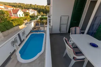 Bazen u objektu Apartment in Supetar with sea view, balcony, air conditioning, W-LAN 3553-2 ili u blizini