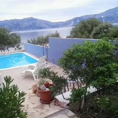 Apartment in Povlja with sea view