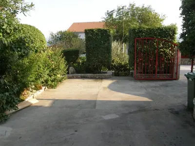Vrt u objektu Room in Bol with sea view, balcony, air conditioning, WiFi 3416-5