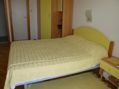 Krevet ili kreveti u jedinici u objektu Room in Bol with sea view, balcony, air conditioning, WiFi 3416-5