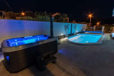 Bazen u objektu Apartment in Supetar with sea view, balcony, air conditioning, W-LAN 3553-3 ili u blizini