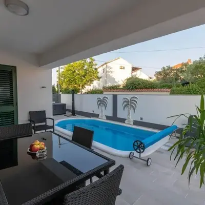 Apartment in Supetar with terrace