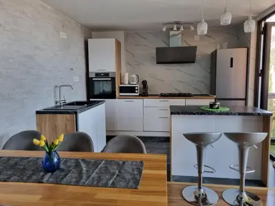 Kuhinja ili čajna kuhinja u objektu Luxury 4 star, amazing view apartment with free parking