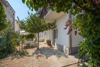 Vrt u objektu A1 - apt near beach with patio parking and grill