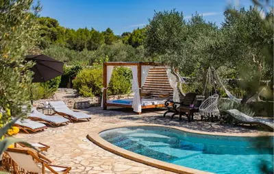 Bazen u objektu Nice Home In Stari Grad ili u blizini