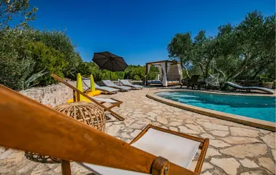 Bazen u objektu Nice Home In Stari Grad ili u blizini
