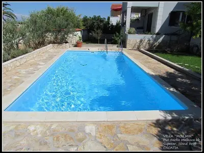 Bazen u objektu 4 Bed Villa Sleeps 9 - Pool Pets Garden Parking ili u blizini