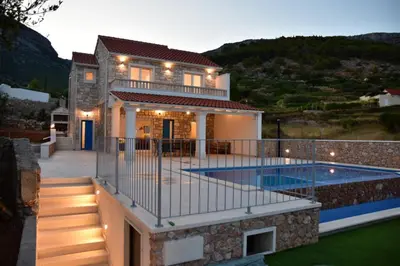 Bazen u objektu Villa Katarina - infinity pool with amazing view ili u blizini