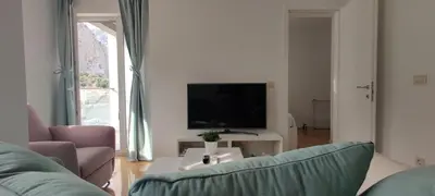 TV i/ili zabavni centar u objektu Barakokula