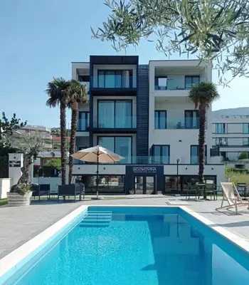 Bazen u objektu Beach Hotel Božikovina 2 ili u blizini