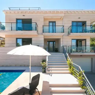 Beach Front Apartment In Selca