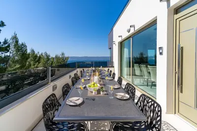 Balkon ili terasa u objektu Seaview Villa BLUE LAGOON with private pool, jacuzzi, media room, 6 bedrooms, beach 70m