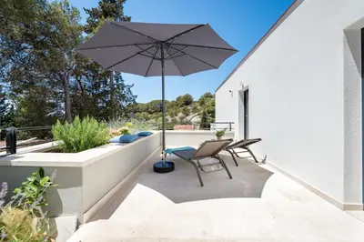 Popločani dio dvorišta ili vanjski dio objekta VILLA ELEMENTA - A peaceful retreat
