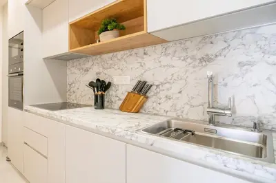 Kuhinja ili čajna kuhinja u objektu Apartments Jelavic Bol
