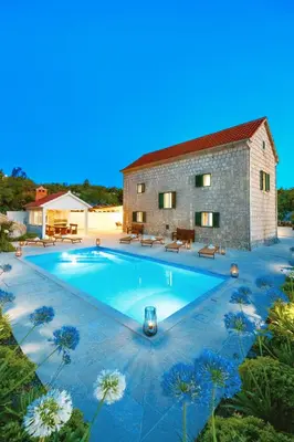 Bazen u objektu Villa Sion peaceful villa with private pool and stunning mountain view ili u blizini